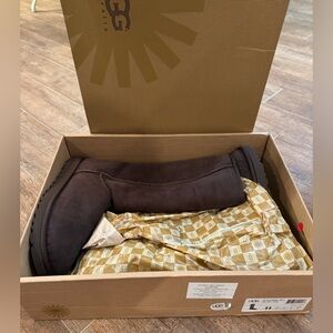 Ugg Classic Tall w/ chocolate